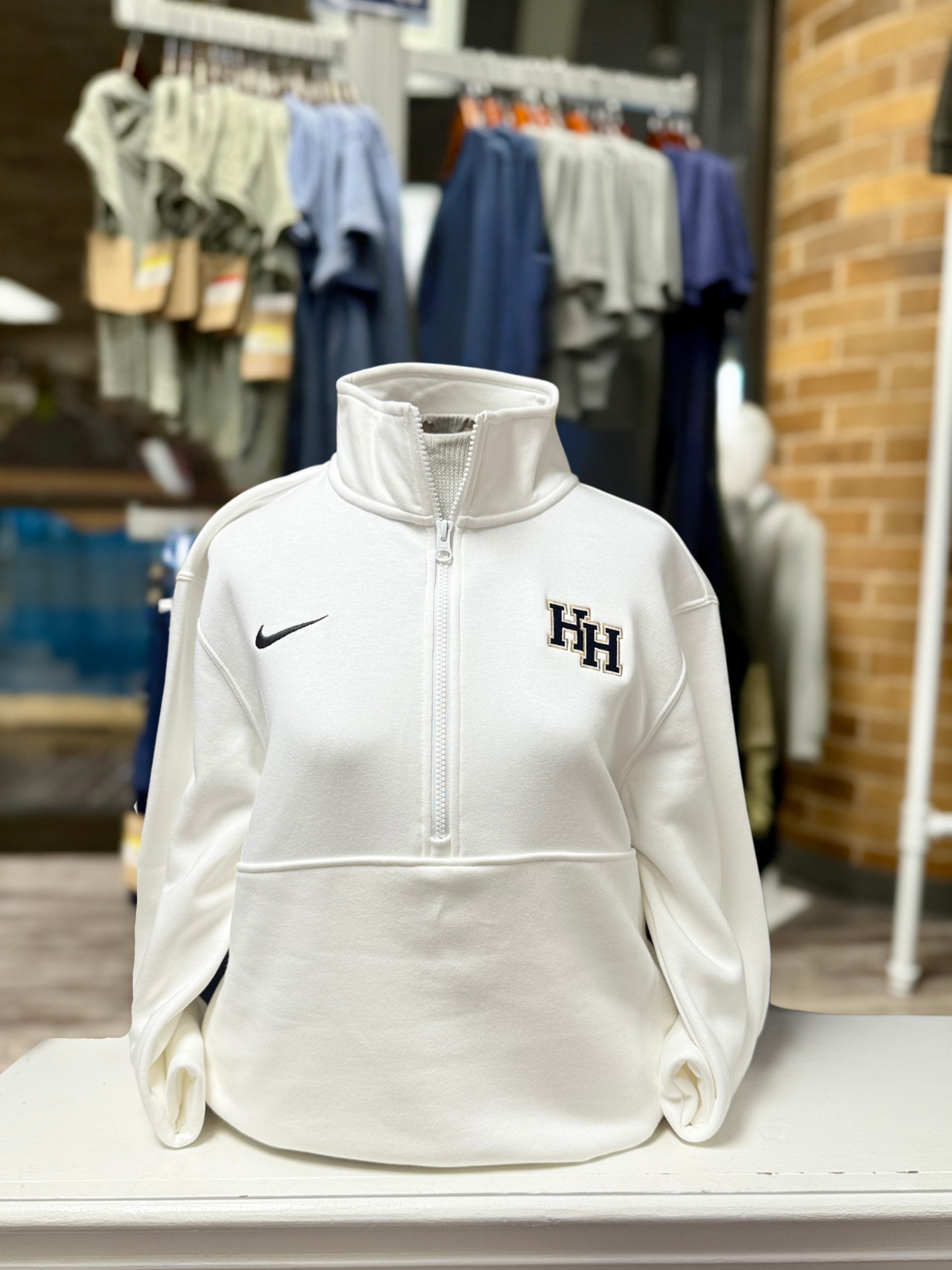 Nike Club Fleece 1/2 zip Sweatshirt, white, stacked Hs